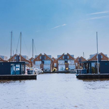 Modern Houseboat With Air Conditioning Located In Marina Uitgeest エクステリア 写真