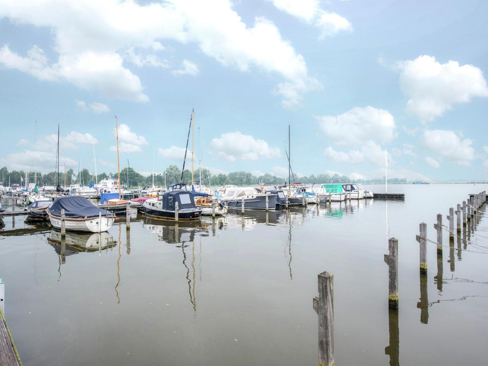 Modern Houseboat With Air Conditioning Located In Marina Uitgeest エクステリア 写真