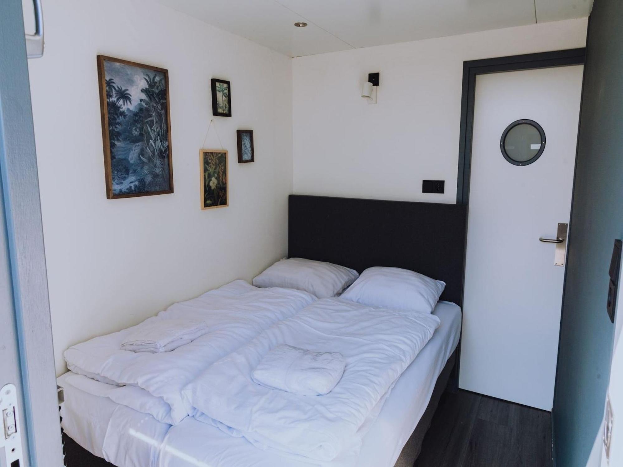 Modern Houseboat With Air Conditioning Located In Marina Uitgeest エクステリア 写真