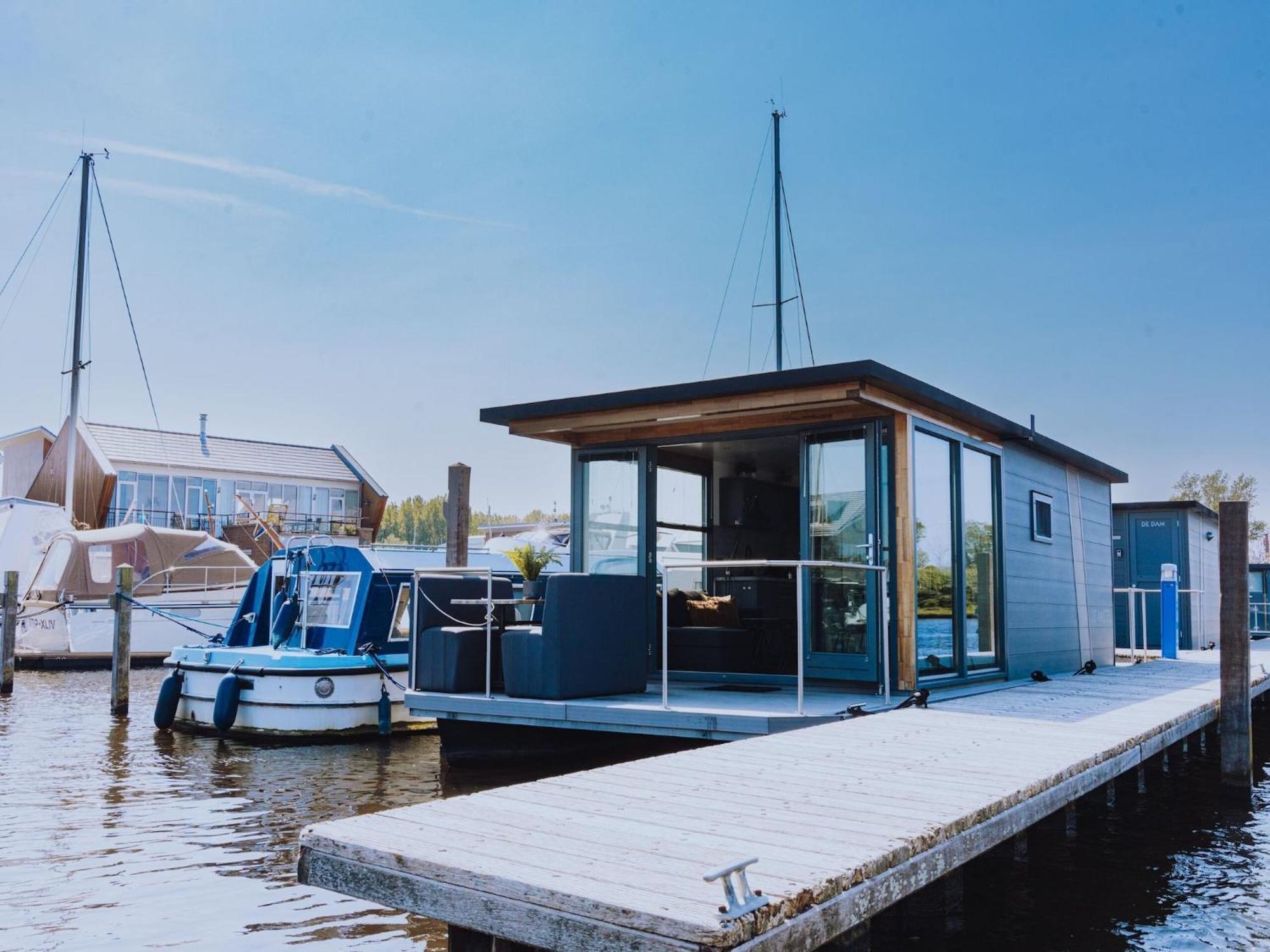 Modern Houseboat With Air Conditioning Located In Marina Uitgeest エクステリア 写真
