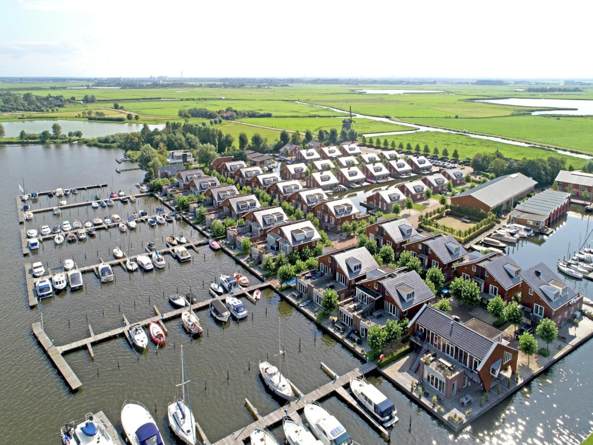 Modern Houseboat With Air Conditioning Located In Marina Uitgeest エクステリア 写真