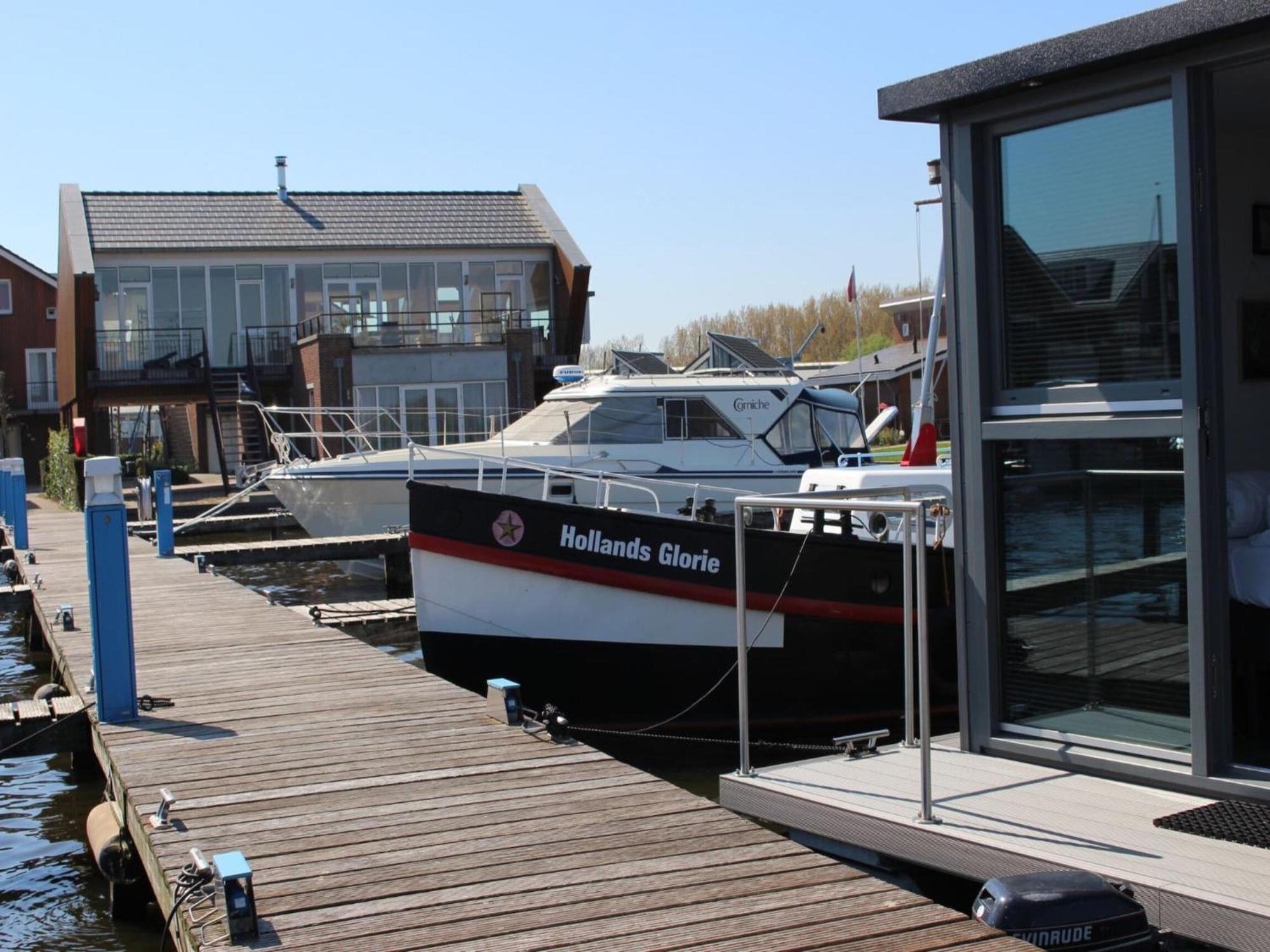Modern Houseboat With Air Conditioning Located In Marina Uitgeest エクステリア 写真
