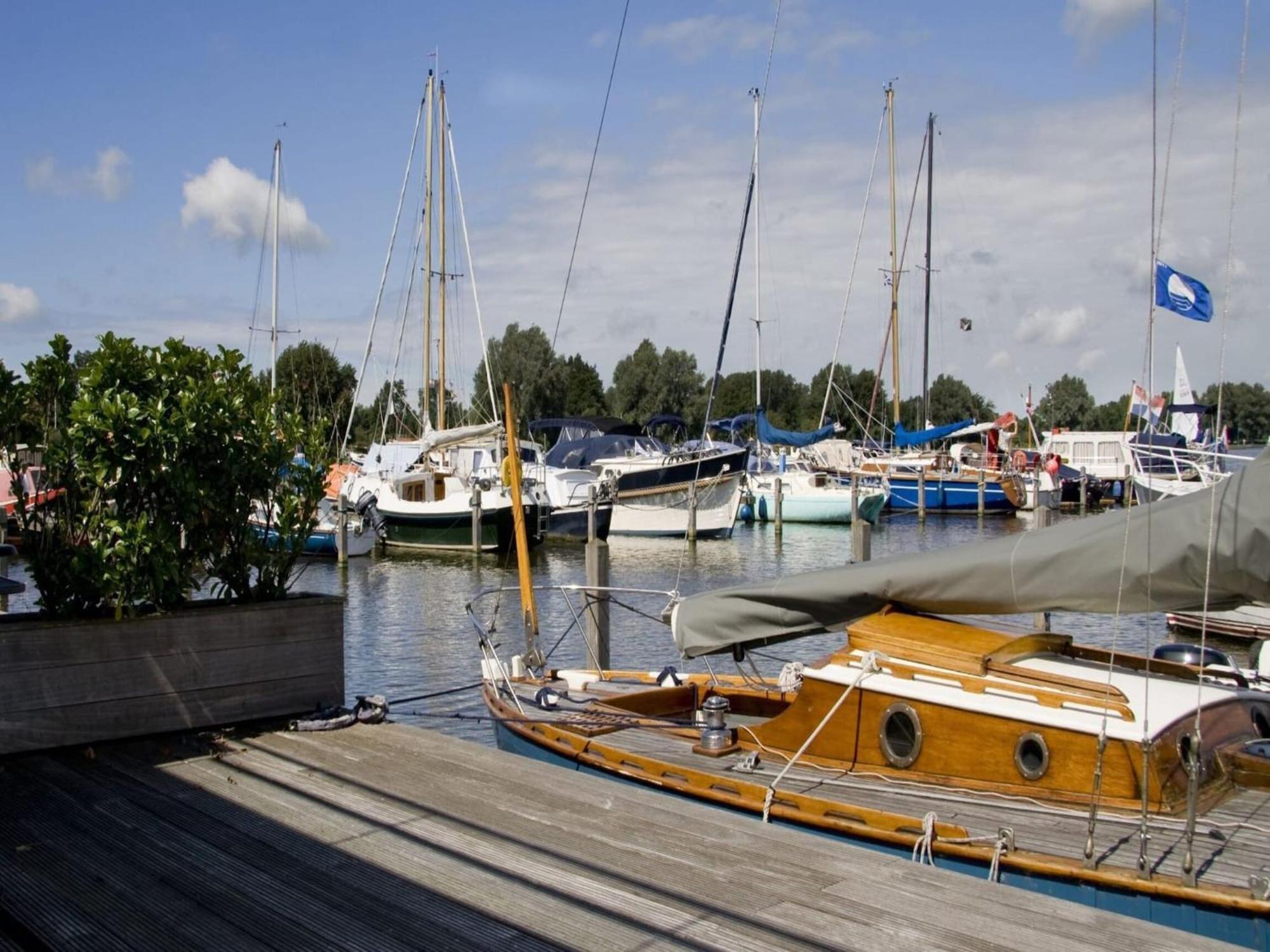Modern Houseboat With Air Conditioning Located In Marina Uitgeest エクステリア 写真