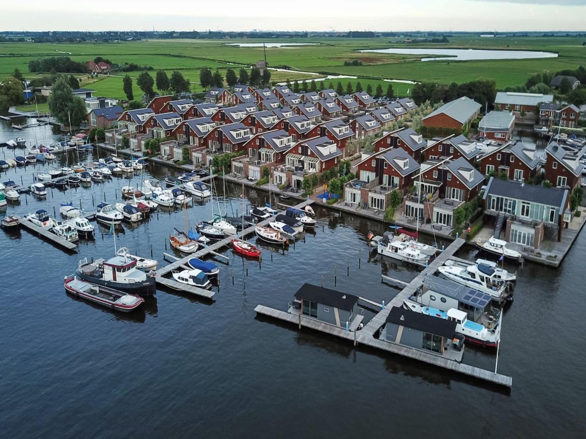 Modern Houseboat With Air Conditioning Located In Marina Uitgeest エクステリア 写真